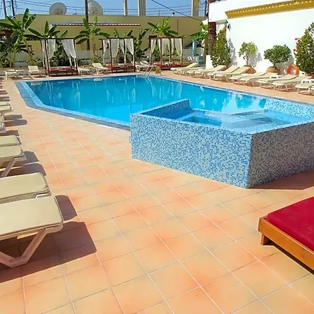 Oasis Club Hotel 3*