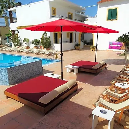Oasis Club Hotell 3*