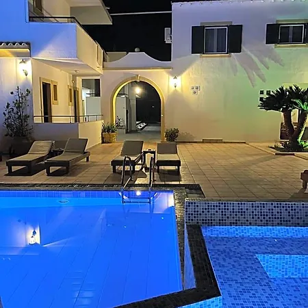 Oasis Club Hotell 3*